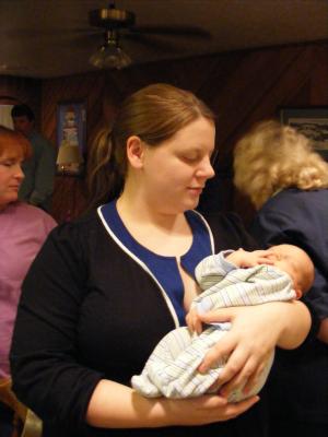 <img300*0:stuff/Brittany_holding_her_son_jason.jpg>